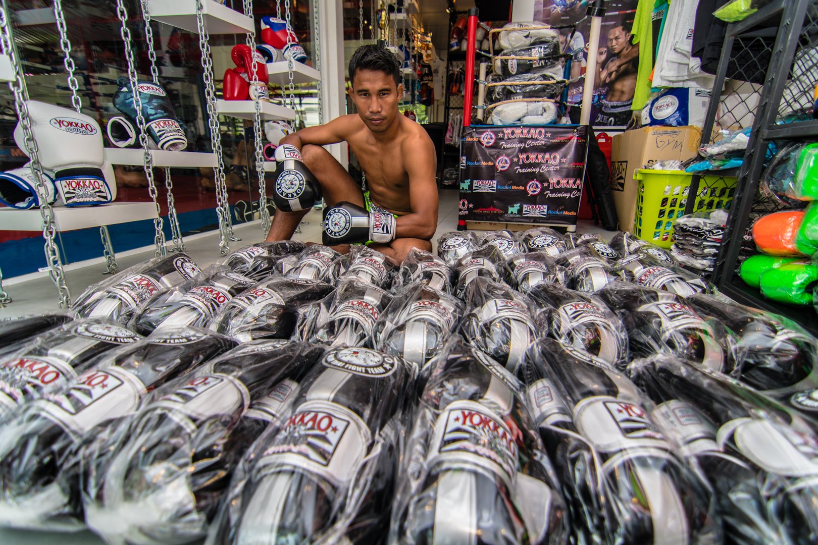 YOKKAO Online Shop offers LIVE Web Chat service for customers!