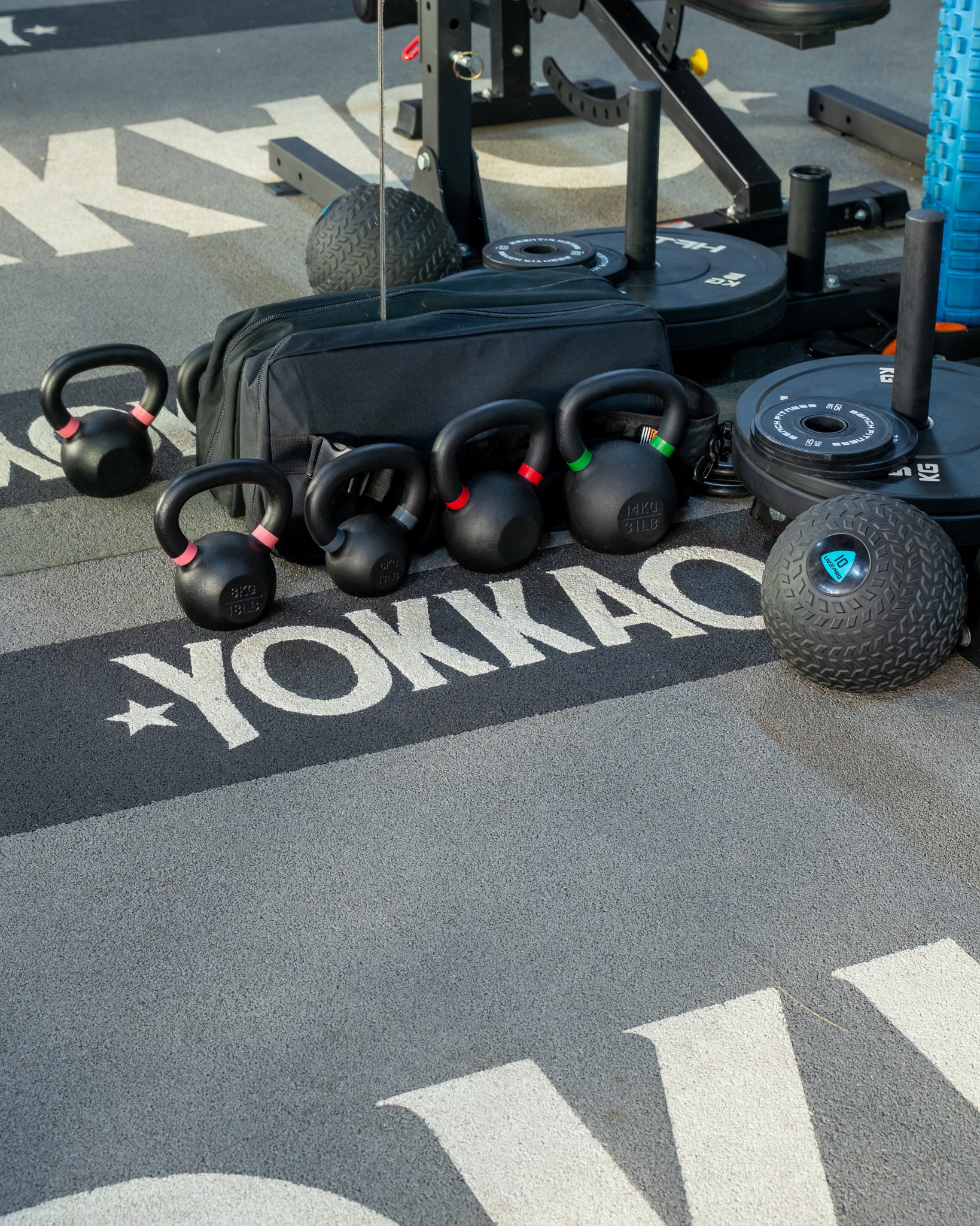 YOKKAO Flames Gloves Action