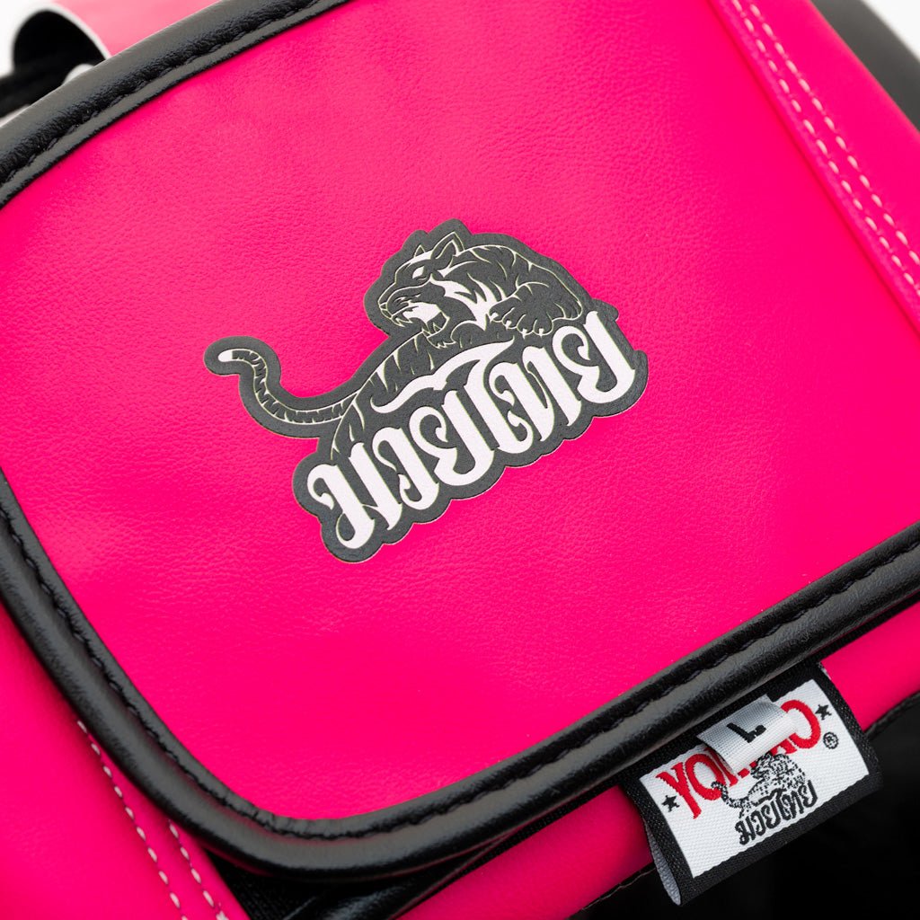 #color_fuchsia/black